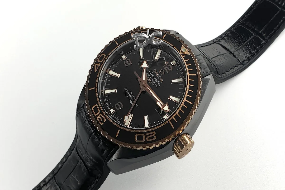 Seamaster Planet Ocean GMT “Deep Black” céramique or – Image 3