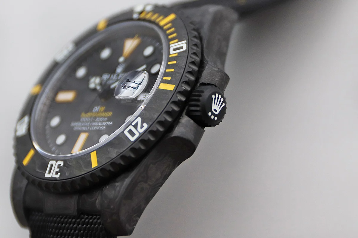 DIW Submariner Carbon Yellow