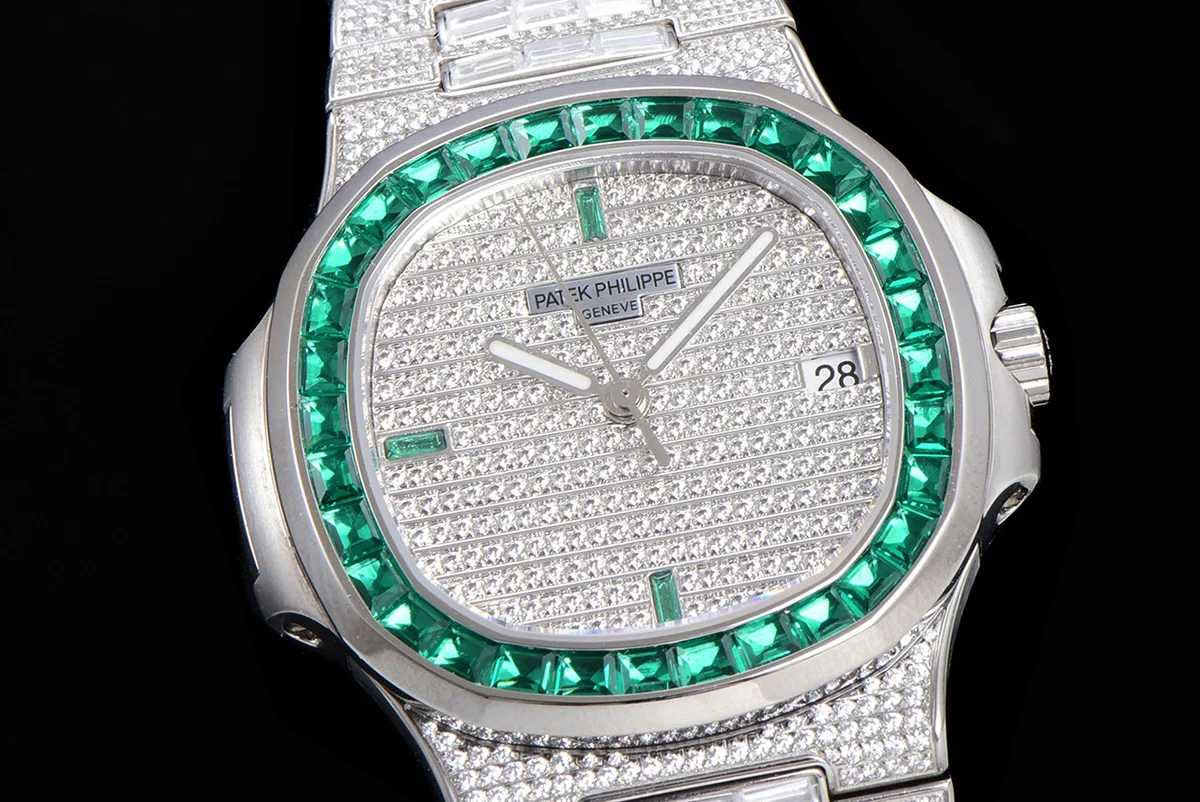 Nautilus Jumbo 5711 Diamond Dial with Green Diamond Bezel in Paved Diamonds