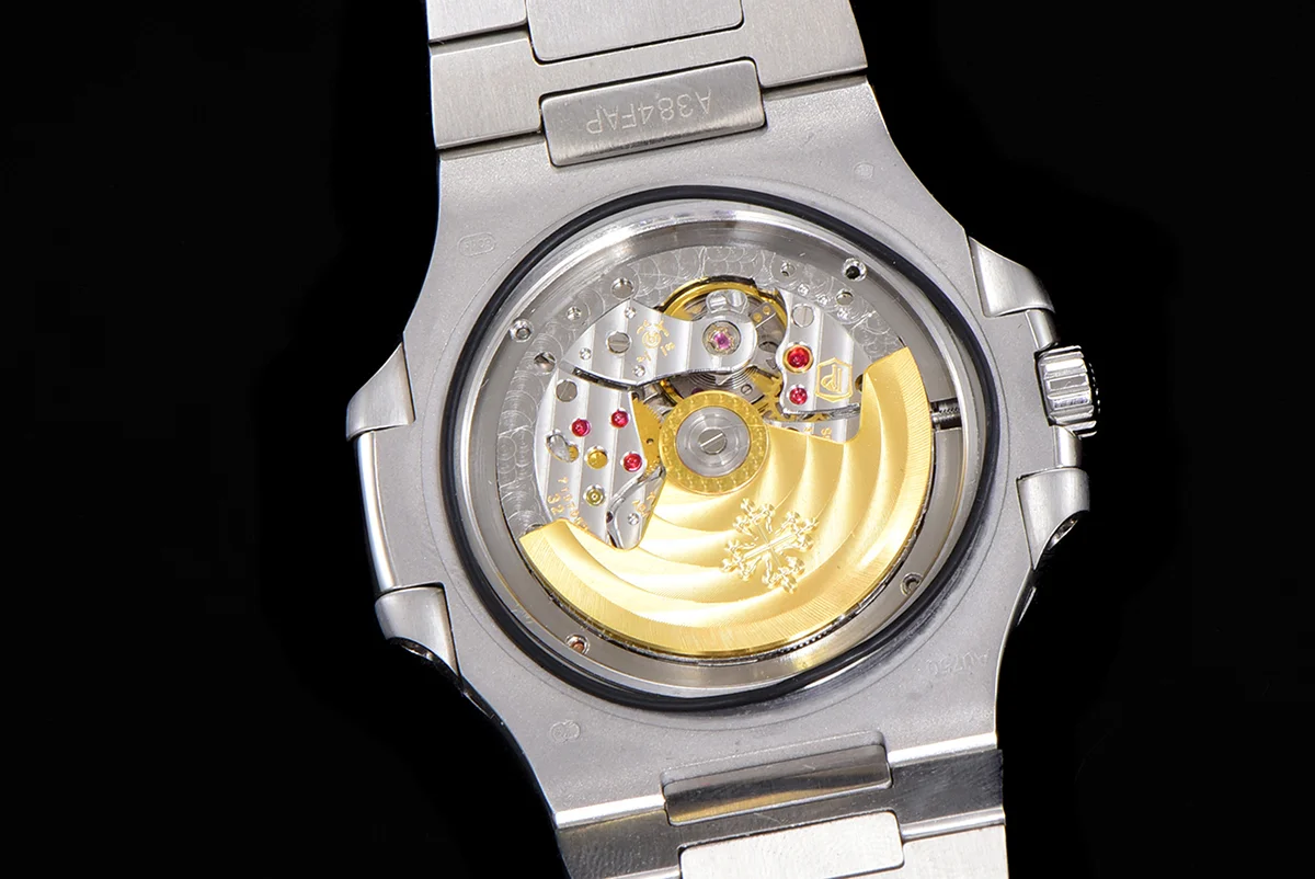 Nautilus Jumbo 5711 Diamond Dial with Green Diamond Bezel in Paved Diamonds