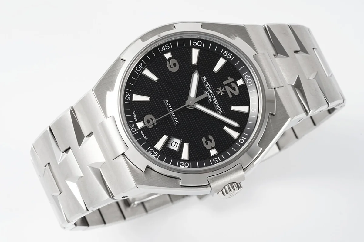 Overseas Automatic 47040 Black Dial in Steel