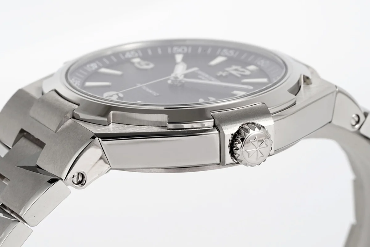 Overseas Automatic 47040 Black Dial in Steel
