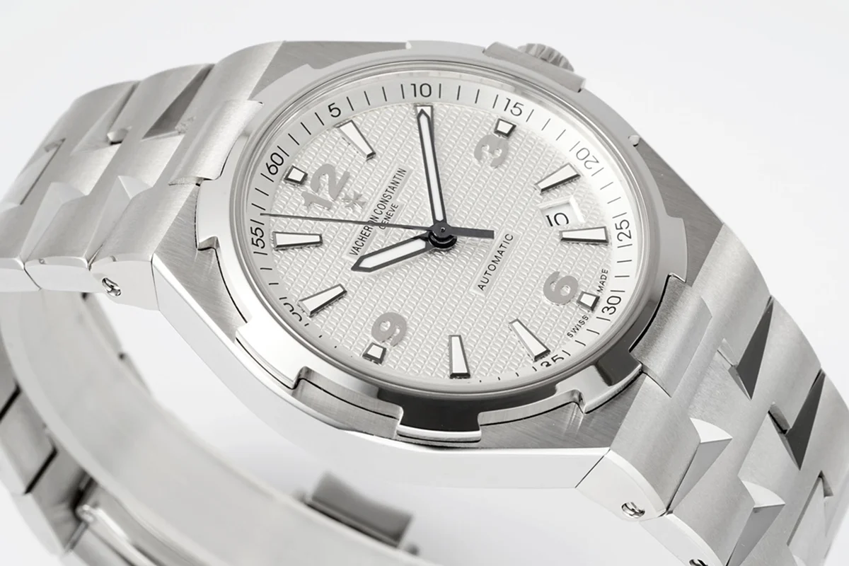 Overseas Automatic 47040 White Dial in Steel