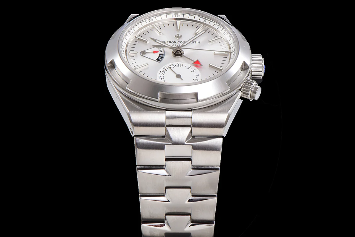 Overseas Dual Time White Dial in Steel Ref. 7900V/110A-B333