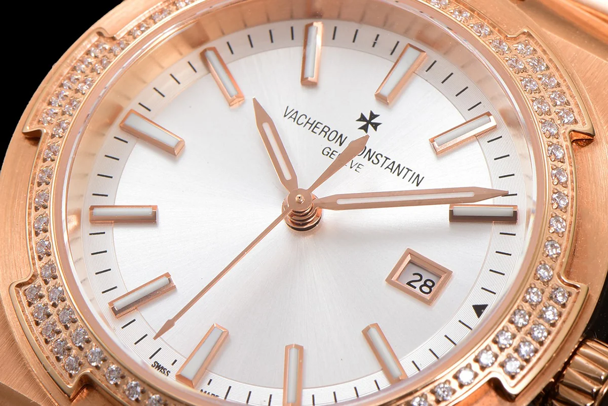 Overseas White Dial Ref. 4205 35mm in Rose Gold