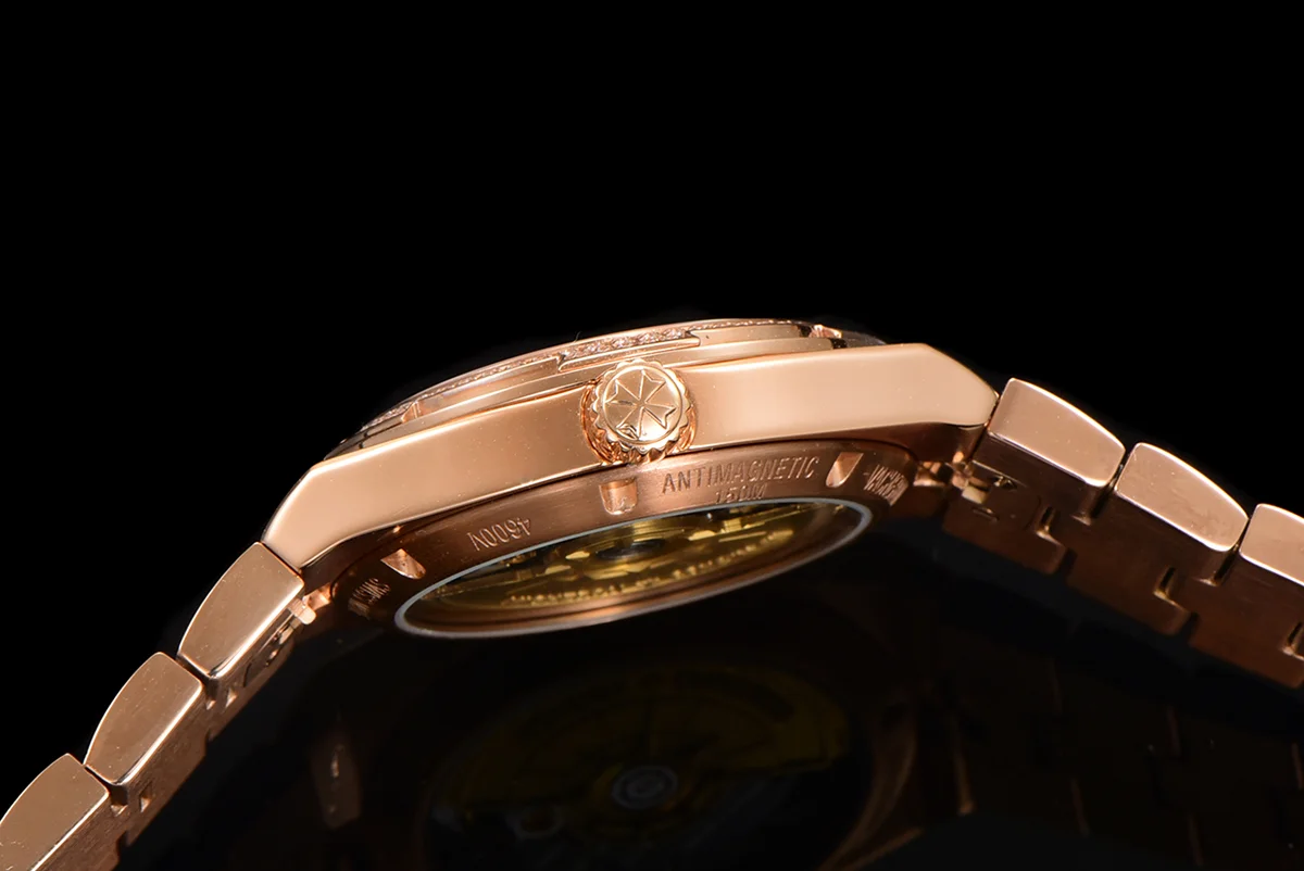 Overseas White Dial Ref. 4205 35mm in Rose Gold