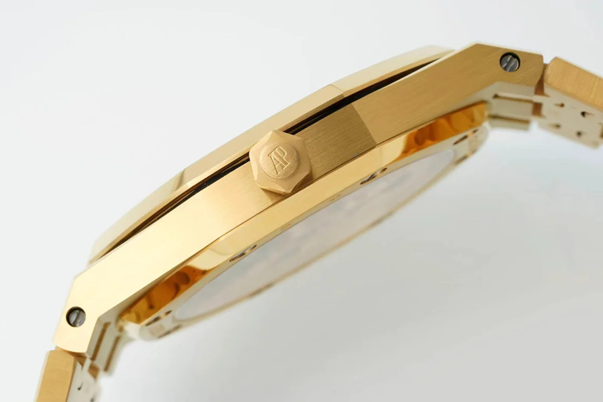 Royal Oak 15202 White Dial in Yellow Gold