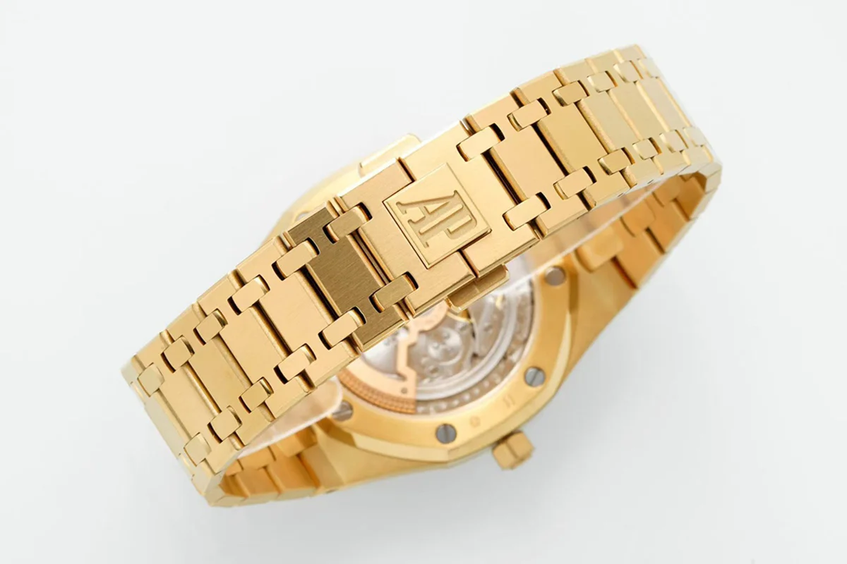 Royal Oak 15202 White Dial in Yellow Gold