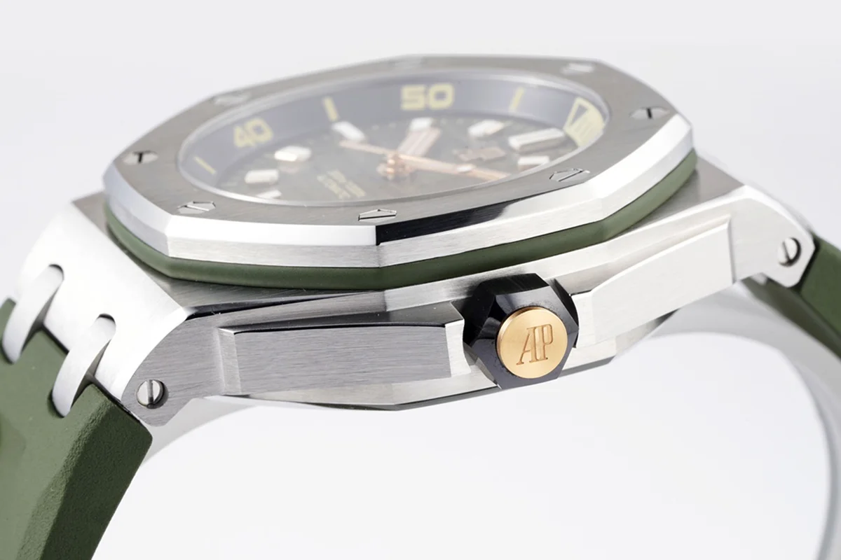 Royal Oak Offshore Diver Steel Khaki Dial Ref. 15720ST.OO.A052CA.01
