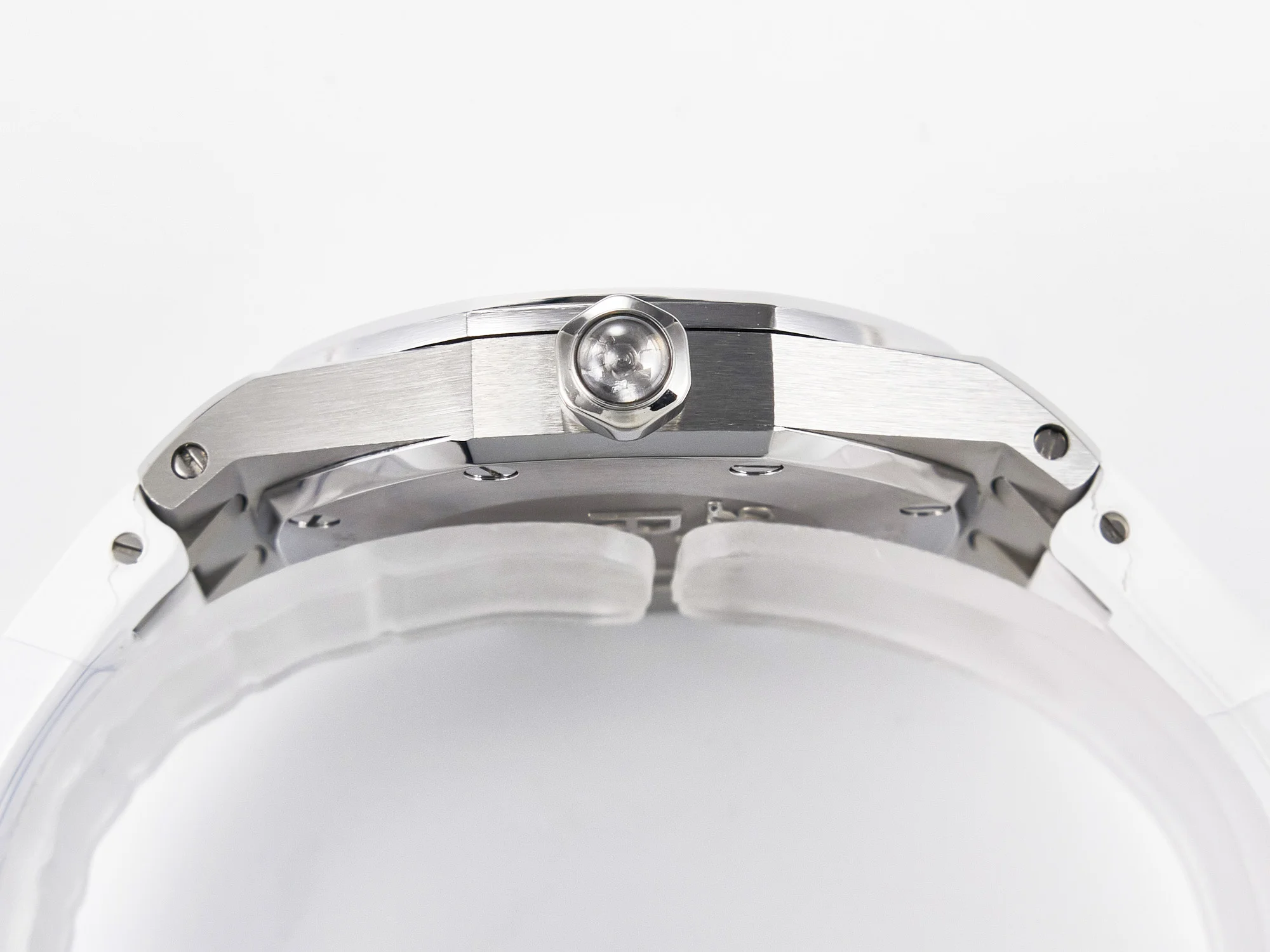 Royal Oak Offshore Ladies 33mm SS DRF Best Edition White Dial Diamonds Bezel on White Rubber Strap ETA Quartz
