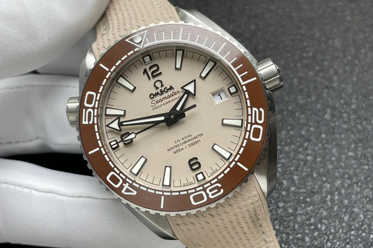 Seamaster Planet Ocean 600M 43.5mm Steel Beige Dial on Rubber Strap