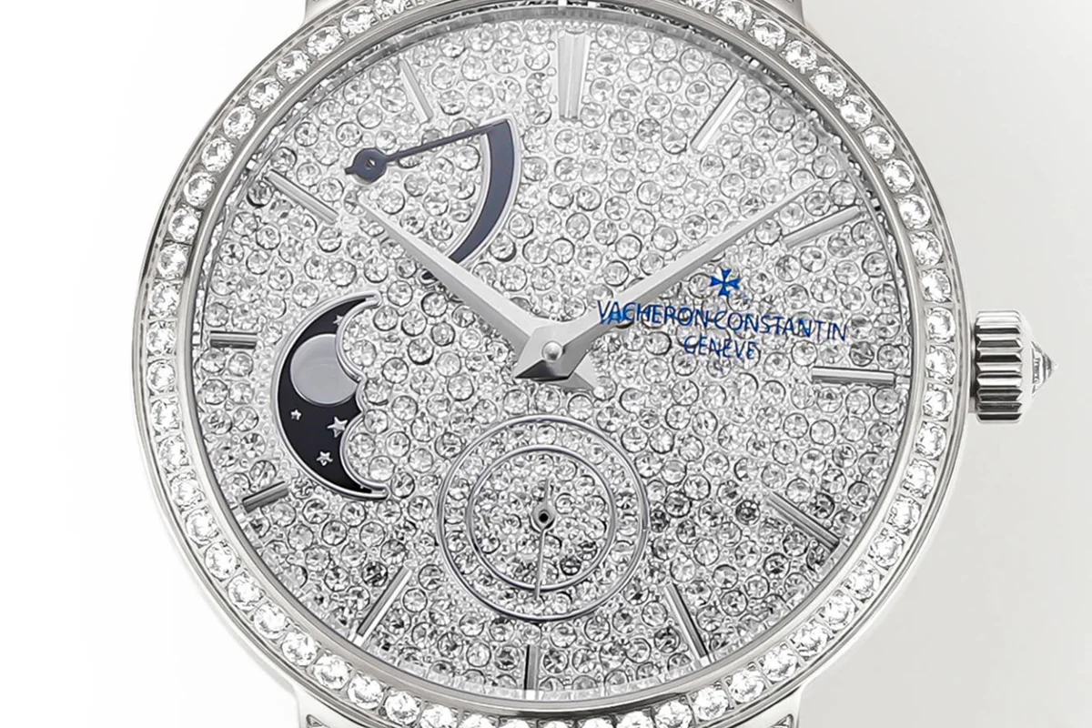 Traditionelle Moon Phase Diamond Paved Dial in White Gold
