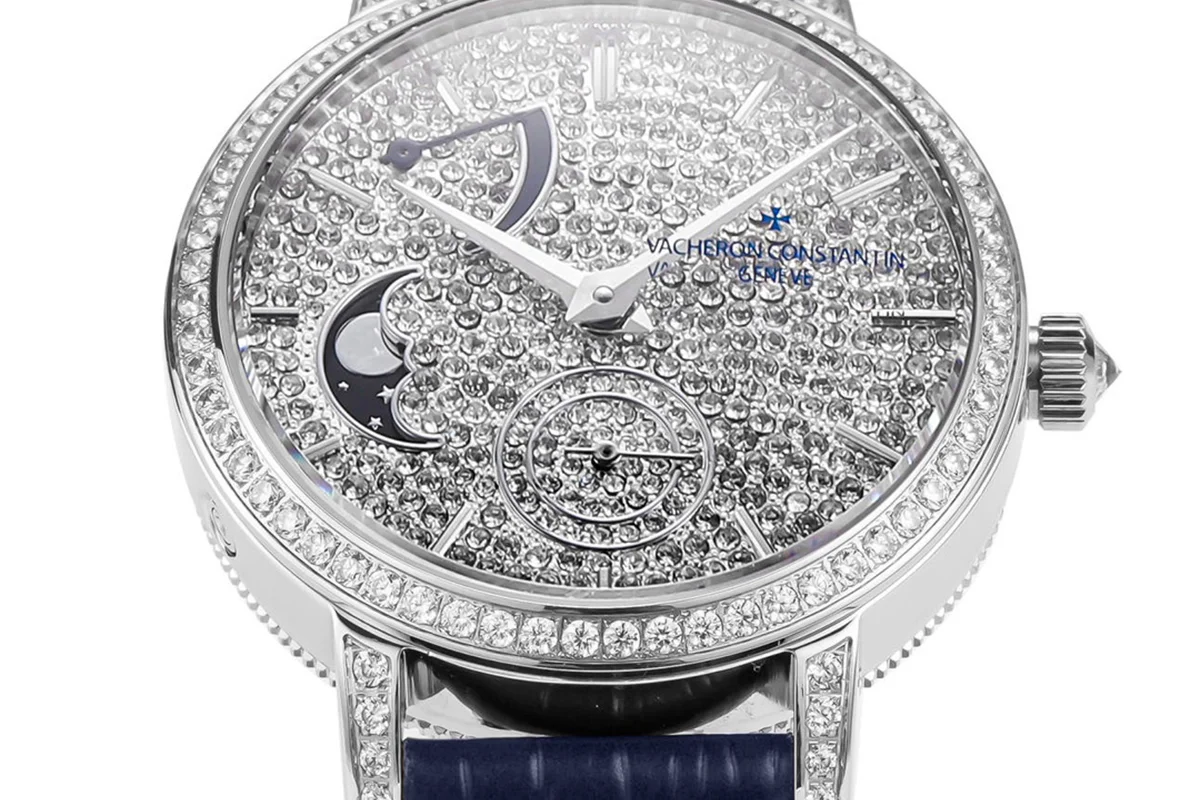 Traditionelle Moon Phase Diamond Paved Dial in White Gold